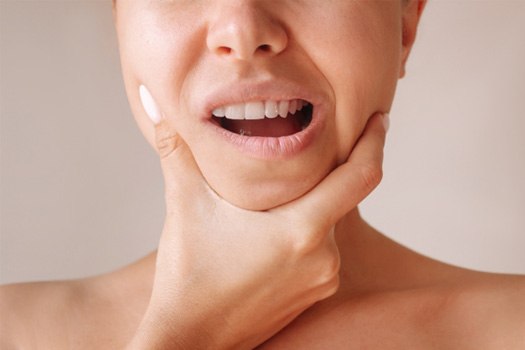 Woman with jaw pain